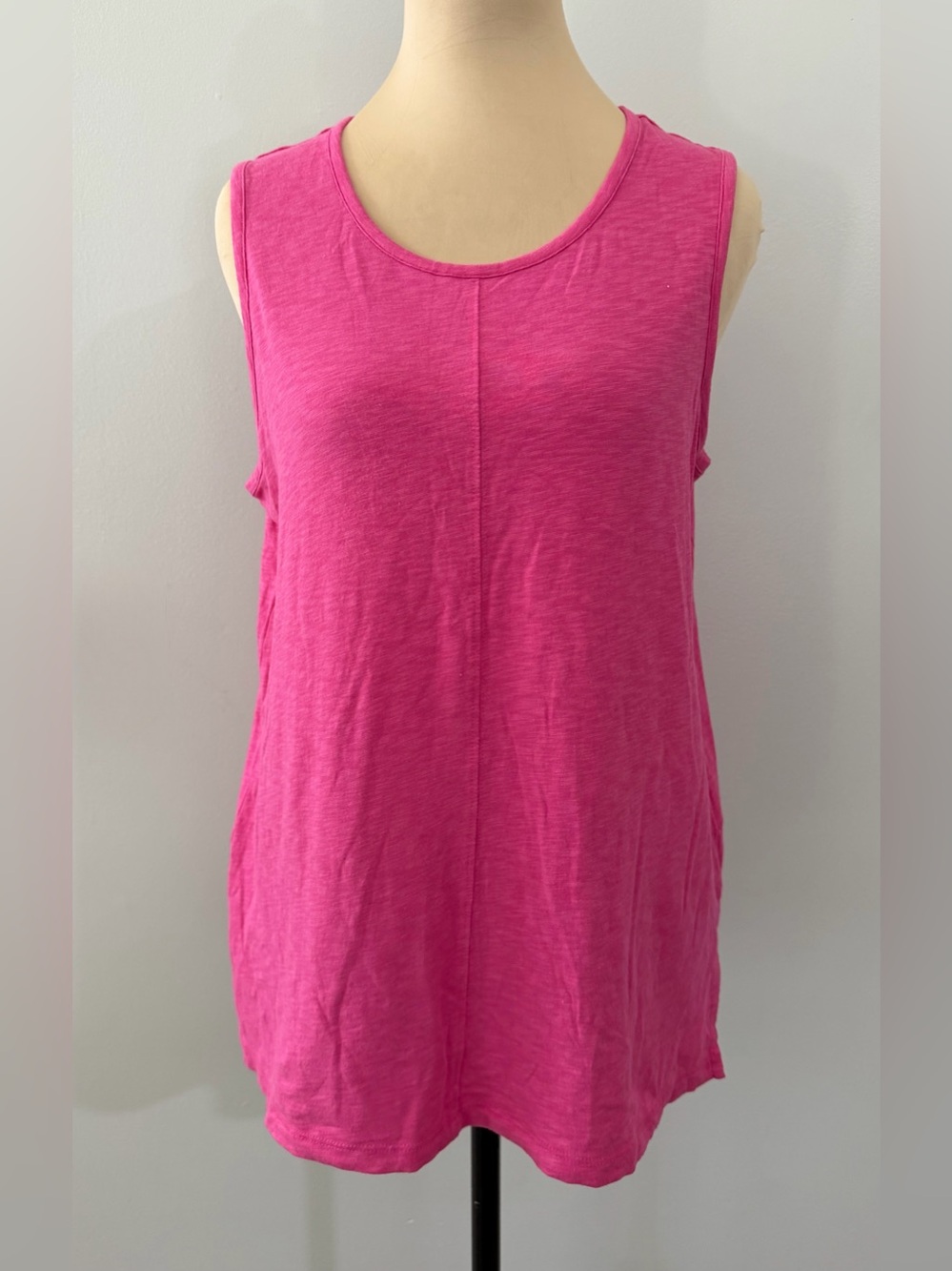 St. Tropez West Pink Sleeveless Round Neck Hem Detailing Women's Tank Top Shirt